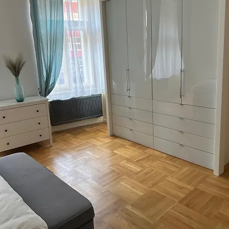 Ve Meste 2 Apartman *